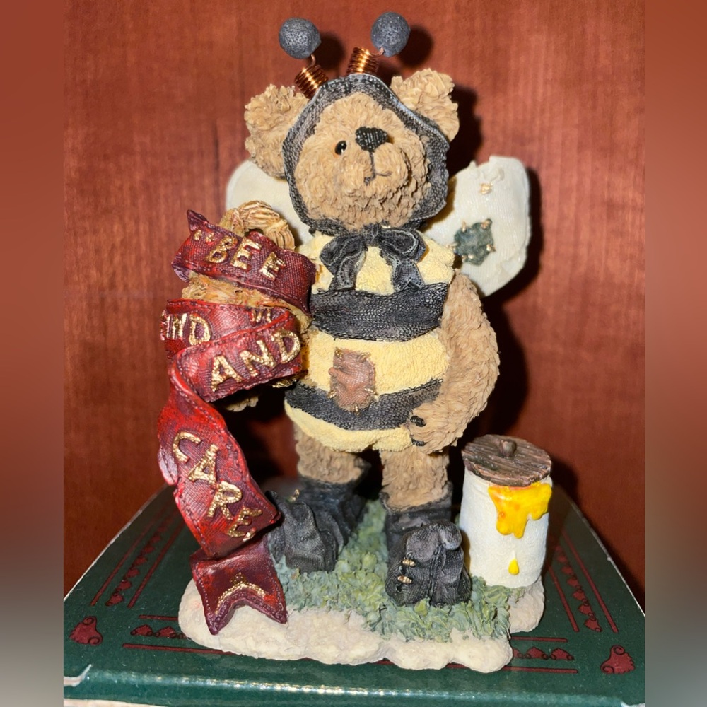 🐝Charming Bee-Themed Bear Figurine